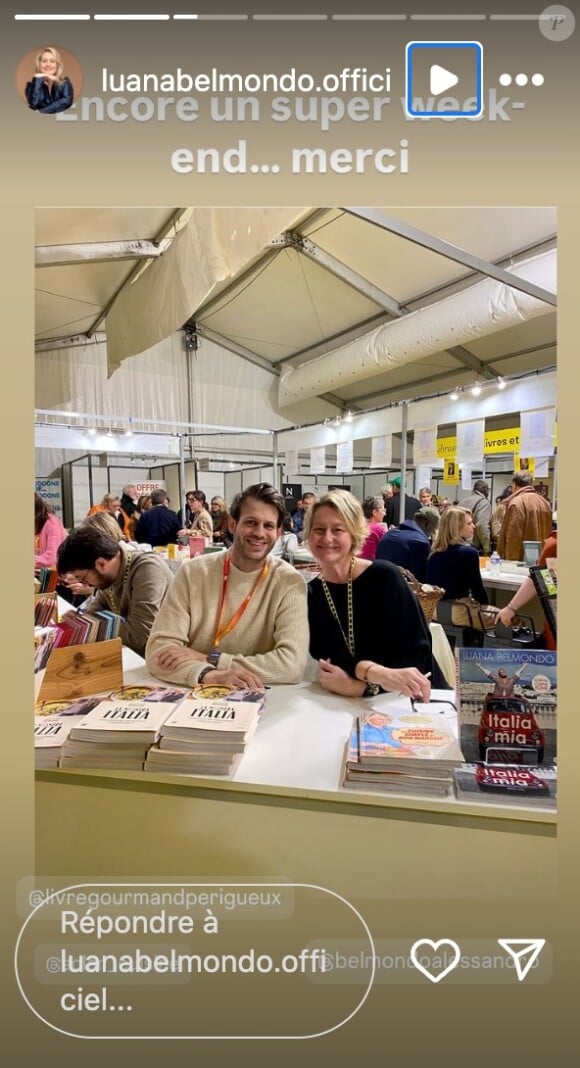 Ce week-end, Luana Belmondo et son fils aîné ont participé au Festival du livre gourmand à Périgueux, où ils ont rencontré leurs fans en plus d'assurer plusieurs heures de dédicaces.
Luana Belmondo et son fils Alessandra immortalisés sur Instagram (Capture d'écran).