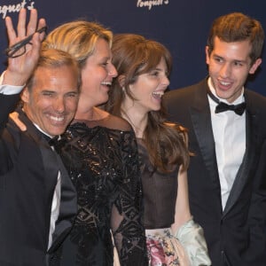 Paul Belmondo, son ex-femme Luana Belmondo, Annabelle Belmondo, Victor Belmondo - Photocall du dîner de la 42ème cérémonie des César au Fouquet's à Paris. Le 24 février 2017 © Stéphane Vansteenkiste / Bestimage 