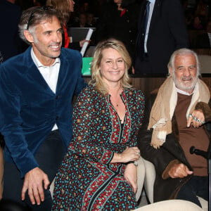 Jean-Paul Belmondo, son fils Paul Belmondo et Luana Belmondo lors de la présentation en avant-première de 'The Gazelles' un film réalisé par Paul Belmondo et projeté à l'Unesco en présence de Audrey Azoulay la directrice générale de l'Unesco et Dominique Serra fondatrice et directrice du Rallye des Gazelles du Maroc. Paris le 24 novembre 2017 © Denis Guignebourg / Bestimage