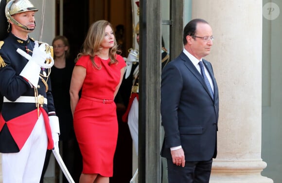 Francois Hollande et Valerie Trierweiler Paris le 7 mai 2013 Diner d'etat au Palais de l'Elysee en l'honneur de Mr Bronislaw Komorowski, President de la Republique de Pologne  State dinner honoring Mr Bronislaw Komorowski, President of Poland, at Palais de l'Elysee in Paris, France, on May 7th 2013. 