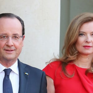 Francois Hollande et Valerie Trierweiler Paris le 7 mai 2013 Diner d'etat au Palais de l'Elysee en l'honneur de Mr Bronislaw Komorowski, President de la Republique de Pologne  State dinner honoring Mr Bronislaw Komorowski, President of Poland, at Palais de l'Elysee in Paris, France, on May 7th 2013. 