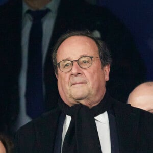 François Hollande - Célébrités assistent au match de Ligue des Nations entre la France et l' Israël (0-0) au Stade de France à Saint-Denis le 14 novembre 2024. © Cyril Moreau/Bestimage  Celebrities attend the Nations League match between France and Israel (0-0) at Stade de France in Saint-Denis on November 14, 2024. 