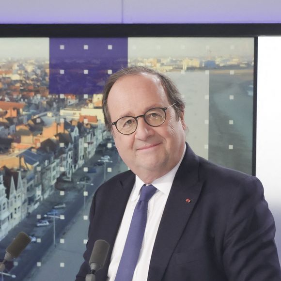 Exclusif - François Hollande, sur le plateau de l’émission « Face aux territoires » présentée pa C.Viguier dans les studios de TV5 Monde à Paris, France, le 10 octobre 2024. © Jack Tribeca/Bestimage  No Web pour la Belgique et la Suisse 