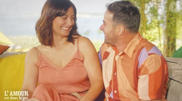 Nejla et Stéphane se sont rencontrés quelques jours après le tournage de L'amour est dans le pré.
Stéphane présente sa compagne au bilan de "L'amour est dans le pré". M6