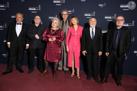 Si la décision n'est pour l'heure pas arrêtée, le projet ne se fera "pas tout de suite" dans tous les cas
Christian Clavier, Michel Blanc, Josiane Balasko, Thierry Lhermitte, Marie-Anne Chazel, Gérard Jugnot et Bruno Moynot lors du photocall lors de la 46ème cérémonie des César à l'Olympia à Paris le 12 mars 2021 © Pascal le Segretain / Pool / Bestimage 