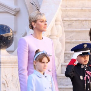 Le prince Albert II de Monaco, la princesse Charlene de Monaco, le prince héritier Jacques, la princesse Gabriella, la princesse Stéphanie de Monaco dans la cour du palais princier le jour de la fête nationale de Monaco le 19 novembre 2024. © Jean-Charles Vinaj / Pool Monaco / Bestimage 