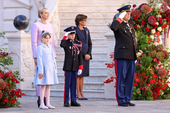 Le prince Albert II de Monaco, la princesse Charlene de Monaco, le prince héritier Jacques, la princesse Gabriella, la princesse Stéphanie de Monaco dans la cour du palais princier le jour de la fête nationale de Monaco le 19 novembre 2024. © Jean-Charles Vinaj / Pool Monaco / Bestimage 