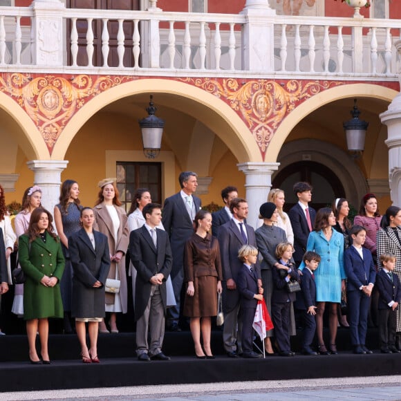 La famille princière dans la cour du palais princier le jour de la fête nationale de Monaco le 19 novembre 2024. © Jean-Charles Vinaj / Pool Monaco / Bestimage 