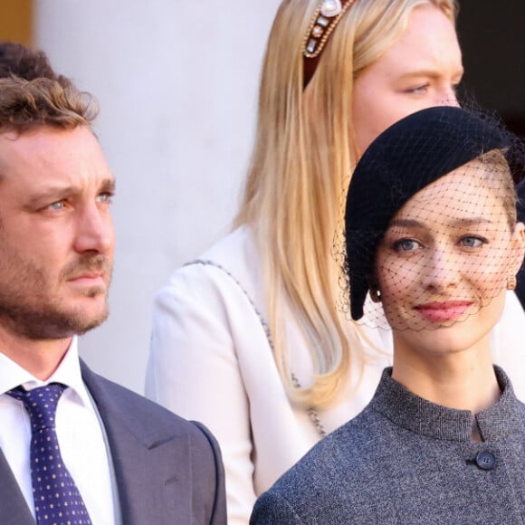 la princesse Alexandra de Hanovre, Pierre Casiraghi, Beatrice Borromeo, Stefano et Francesco dans la cour du palais princier le jour de la fête nationale de Monaco le 19 novembre 2024. © Jean-Charles Vinaj / Pool Monaco / Bestimage 