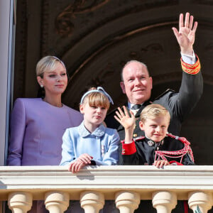 Le prince Albert II et la princesse Charlene de Monaco, et leurs enfants le prince Jacques et la princesse Gabriella - La famille princière de Monaco au balcon du palais, à l'occasion de la Fête Nationale de Monaco, le 19 novembre 2024. © Jacovides-Bebert/Bestimage 