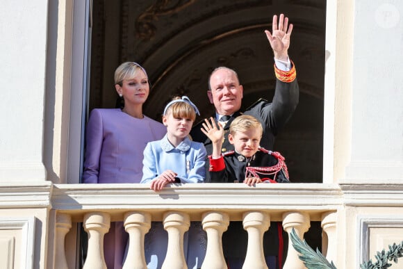 Le prince Albert II et la princesse Charlene de Monaco, et leurs enfants le prince Jacques et la princesse Gabriella - La famille princière de Monaco au balcon du palais, à l'occasion de la Fête Nationale de Monaco, le 19 novembre 2024. © Jacovides-Bebert/Bestimage 