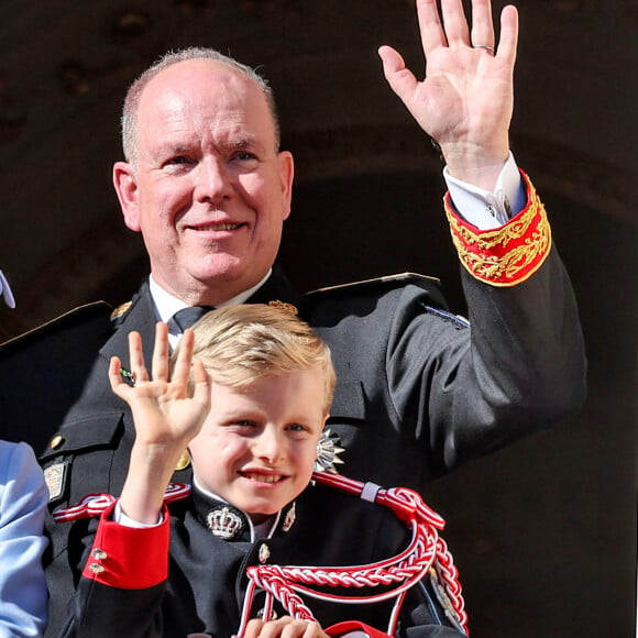 Le prince Albert II de Monaco et le prince Jacques - La famille princière de Monaco au balcon du palais, à l'occasion de la Fête Nationale de Monaco, le 19 novembre 2024. © Jacovides-Bebert/Bestimage 