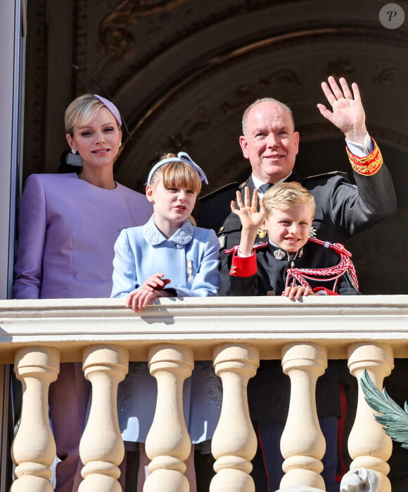 Le prince Albert II et la princesse Charlene de Monaco, et leurs enfants le prince Jacques et la princesse Gabriella - La famille princière de Monaco au balcon du palais, à l'occasion de la Fête Nationale de Monaco, le 19 novembre 2024. © Jacovides-Bebert/Bestimage 