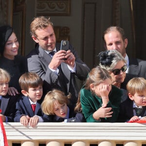 Beatrice Borromeo, Stefano Ercole Carlo Casiraghi, la princesse Caroline de Hanovre, Balthazar Casiraghi-Rassam, India Casiraghi, Francesco Carlo Albert Casiraghi, Pierre Casiraghi et Maximilian Casiraghi et Andrea Casiraghi - La famille princière de Monaco au balcon du palais, à l'occasion de la Fête Nationale de Monaco, le 19 novembre 2024. © Jacovides-Bebert/Bestimage 