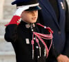 Posant sa main près de sa tête en guise de respect
Le prince héritier Jacques dans la cour du palais princier le jour de la fête nationale de Monaco le 19 novembre 2024. © Jean-Charles Vinaj / Pool Monaco / Bestimage 