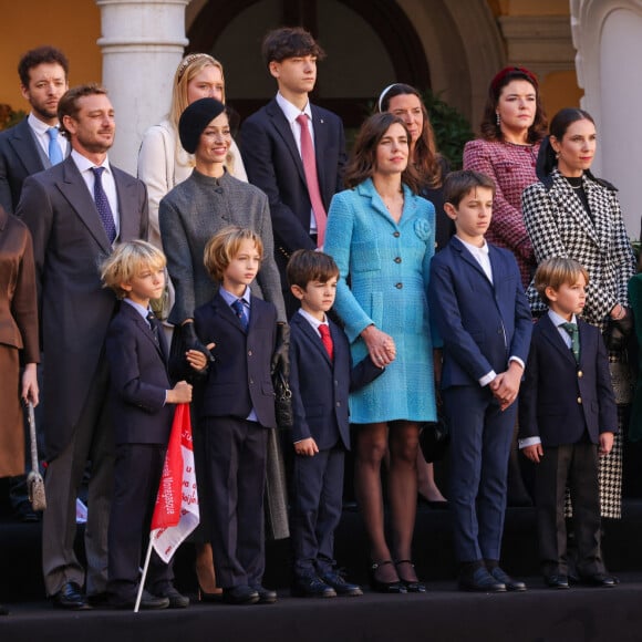 la princesse Alexandra de Hanovre, Pierre Casiraghi, Beatrice Borromeo, Charlotte Casiraghi, Tatiana Santo Domingo, Andrea casiraghi dans la cour du palais princier le jour de la fête nationale de Monaco le 19 novembre 2024. © Jean-Charles Vinaj / Pool Monaco / Bestimage 