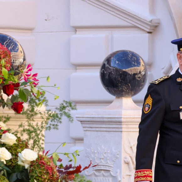 Le prince Albert II de Monaco dans la cour du palais princier le jour de la fête nationale de Monaco le 19 novembre 2024. © Jean-Charles Vinaj / Pool Monaco / Bestimage 