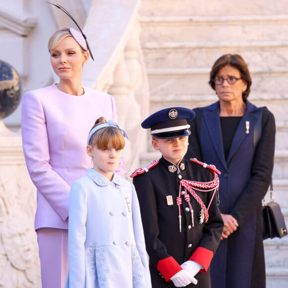 Un véritable sans faute pour l'avenir de la principauté
La princesse Charlene de Monaco, la princesse Gabriella, le prince héritier Jacques, la princesse Stéphanie de Monaco dans la cour du palais princier le jour de la fête nationale de Monaco le 19 novembre 2024. © Jean-Charles Vinaj / Pool Monaco / Bestimage 