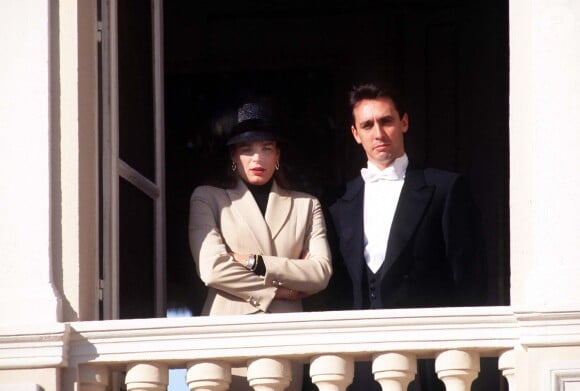 La princesse Stéphanie de Monaco et son époux Daniel Ducruet apparaissent sur le balcon du Palais Grimaldi dans le cadre de la célébration de la Fête Nationale à Monaco, le 19 novembre 1995. Photo par Bandphoto Agency/Photoshot/ABACAPRESS.COM