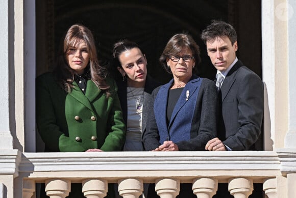 La princesse Stéphanie de Monaco avec son fils Louis Ducruet, et ses filles Pauline Ducruet et Camille Gottlieb apparaissant au balcon du palais de Monaco lors des célébrations de la fête nationale de Monaco à Monte-Carlo, Monaco, le 19 novembre 2024. Photo par David Niviere/ABACAPRESS.COM