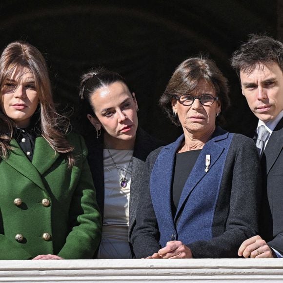 La princesse Stéphanie de Monaco avec son fils Louis Ducruet, et ses filles Pauline Ducruet et Camille Gottlieb apparaissant au balcon du palais de Monaco lors des célébrations de la fête nationale de Monaco à Monte-Carlo, Monaco, le 19 novembre 2024. Photo par David Niviere/ABACAPRESS.COM