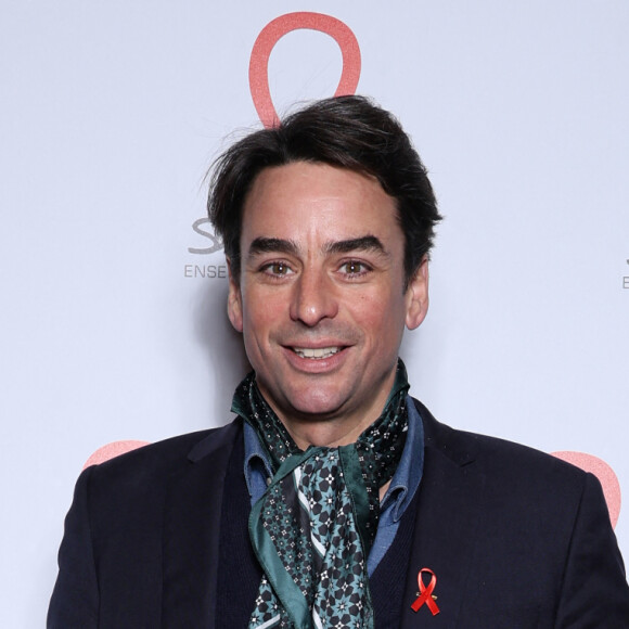 Julian Bugier - Photocall de la soirée de lancement du "Sidaction" au théâtre Edouard VII à Paris le 4 mars 2024. © Denis Guignebourg/Bestimage