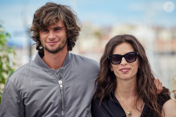 "Les besoins sont nombreux, nos dons indispensables", conclut la mère de Diego Le Fur

Diego Le Fur et sa mère, la réalisatrice Maïwenn au photocall de "Jeanne du Barry" lors du 76ème Festival International du Film de Cannes, le 17 mai 2023. © Dominique Jacovides/Cyril Moreau/Bestimage