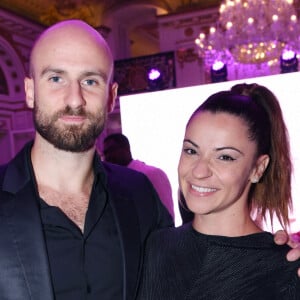 "Ma conviction absolue"
Denitsa Ikonomova (enceinte) et son compagnon François Alu - Photocall du 5ème gala de charité de l'association "Les Bonnes Fées" à l'occasion de la campagne mondiale "Octobre Rose" à l'hôtel Peninsula, Paris © Rachid Bellak/Bestimage