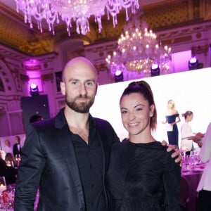 Denitsa Ikonomova (enceinte) et son compagnon François Alu - Photocall du 5ème gala de charité de l'association "Les Bonnes Fées" à l'occasion de la campagne mondiale "Octobre Rose" à l'hôtel Peninsula, Paris le 3 octobre 2024. © Rachid Bellak/Bestimage