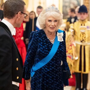 Le 19 novembre 2024 plus exactement, la reine Camilla a accompagné son époux, le roi Charles III à la grande réception du corps diplomatique au palais de Buckingham.
19/11/2024 La reine Camilla lors de la réception du corps diplomatique au palais de Buckingham à Londres. Pas de droits au Royaume-Uni avant 28 jours à compter de la date de prise de vue. ©Alpha Press