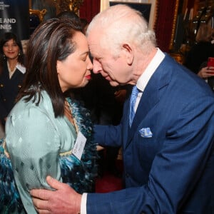 ©Alpha Press 21/11/2024 Le roi Charles III et Mere Takoko interprètent le Hongi, une salutation traditionnelle Māori, et se joignent à des scientifiques, des entreprises et des dirigeants autochtones pour célébrer le lancement de l'Alliance pour la bioéconomie circulaire au palais St James à Londres. Pas de droits au Royaume-Uni avant 28 jours à compter de la date de prise de vue