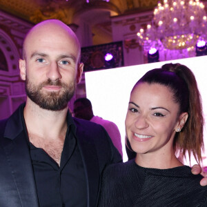 Denitsa Ikonomova et François Alu ont officialisé leur histoire d'amour après de nombreuses spéculations. 
Denitsa Ikonomova (enceinte) et son compagnon François Alu - Photocall du 5ème gala de charité de l'association "Les Bonnes Fées" à l'occasion de la campagne mondiale "Octobre Rose" à l'hôtel Peninsula, Paris © Rachid Bellak/Bestimage