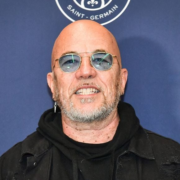 Riche d'une carrière de trente ans, Pascal Obispo est un homme de coeur.
Le chanteur français Pascal Obispo pose pour un photo-call avant le match de handball Liqui Moly Starligue entre le Paris Saint-Germain et le Pays d'Aix Universite Club à l'Accor Arena à Paris. Photo par Firas Abdullah/ABACAPRESS.COM