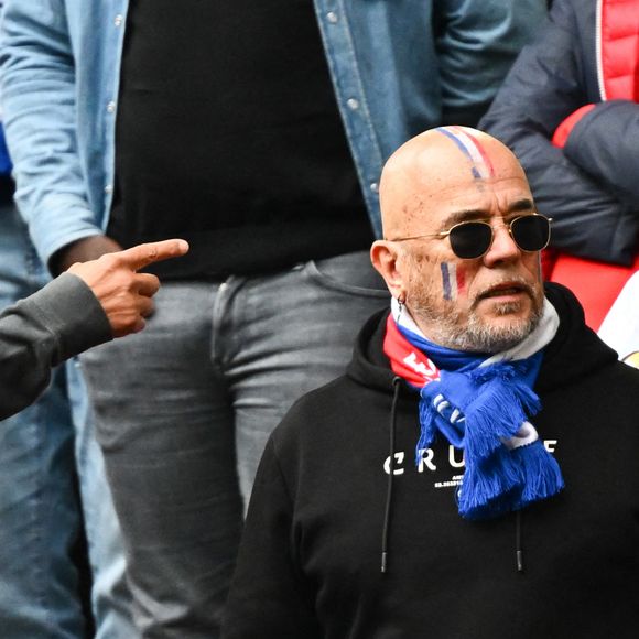 En trente ans de carrière, il a multiplié les succès....
Pascal Obispo lors du match des huitièmes de finale de l'UEFA Euro 2024 entre la France et la Belgique à l'Esprit Arena le 1er juillet 2024 à Düsseldorf, en Allemagne. Photo par Anthony Dibon/Icon Sport/ABACAPRESS.COM