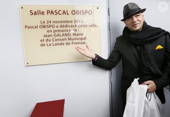 Le chanteur Pascal Obispo inaugure une salle de concert et un gymnase à La Lande de Fronsac, près de Bordeaux, le 24 novembre 2013. Cette salle de concert sera la première en France à porter le nom de Pascal Obispo. Photo par Patrick Bernard/ABACAPRESS.COM