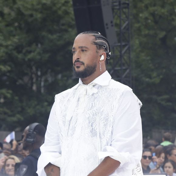 Le musicien reste pour l'instant présumé innocent des faits qui lui sont reprochés
Slimane lors du dernier relais de La Flamme Olympiques avant la cérémonie d'ouverture des Jeux Olympiques (JO) de Paris 2024 à Saint-Denis, Seine Saint-Denis, France, le 26 juillet 2024. © Melloul-Tribeca/Bestimage 