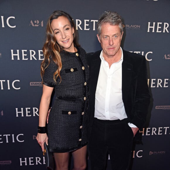 Hugh Grant et sa femme Anna Eberstein lors de l'avant-première du film "Heretic" à Berlin le 24 novembre 2024.