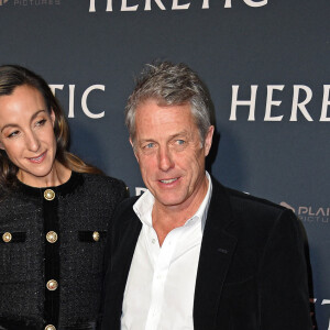 Il a posé avec son épouse depuis mai 2018,  Anna Eberstein, productrice de télévision et mère de 3 de ses 5 enfants.
Hugh Grant et sa femme Anna Eberstein lors de l'avant-première du film "Heretic" à Berlin le 24 novembre 2024.