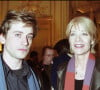 "C'est un peu cataclysmique de perdre sa maman quand on est un fils. Toute la tendre enfance, elle était vraiment très, très proche de moi...", a-t-il avoué. 
Thomas Dutronc et sa mère Françoise Hardy en 2001