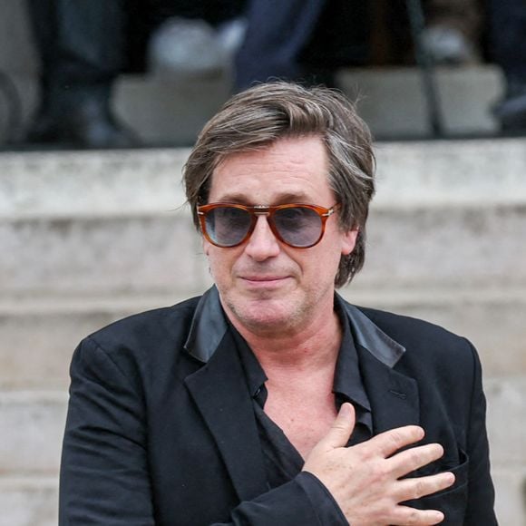 Thomas Dutronc - Sortie des obsèques de l'auteure-compositrice-interprète et actrice française Françoise Hardy au crématorium du cimetière du Père-Lachaise à Paris, France, le 20 juin 2024. © Jacovides-Moreau/Bestimage