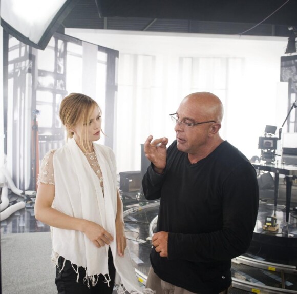 Vanessa Paradis et Jean-Baptiste Mondino sur le plateau de tournage de la campagne publicitaire Rouge Coco de Chanel