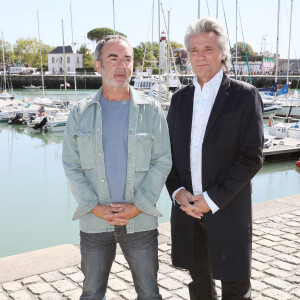 Bruno Solo et Yvan Le Bolloc'h au photocall de la série "Camera café" lors de la 24ème édition du Festival de la Fiction TV de La Rochelle, France, le 17 septembre 2022. © Patrick bernard/Bestimage 