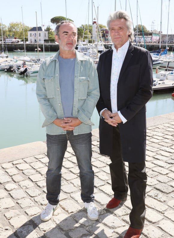 Bruno Solo et Yvan Le Bolloc'h au photocall de la série "Camera café" lors de la 24ème édition du Festival de la Fiction TV de La Rochelle, France, le 17 septembre 2022. © Patrick bernard/Bestimage 