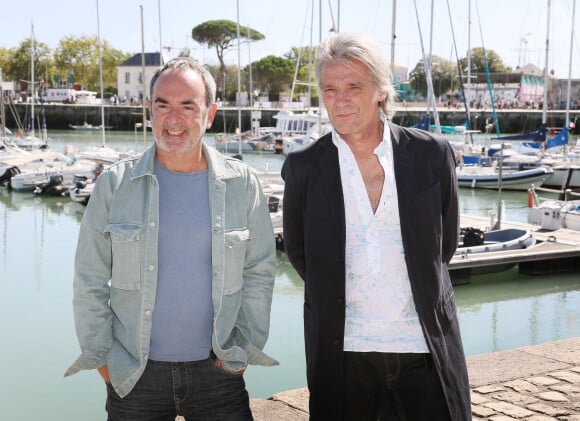 Bruno Solo et Yvan Le Bolloc'h au photocall de la série "Camera café" lors de la 24ème édition du Festival de la Fiction TV de La Rochelle, France, le 17 septembre 2022. © Patrick bernard/Bestimage 