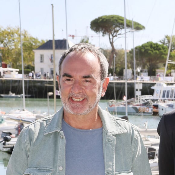 Bruno Solo et Yvan Le Bolloc'h au photocall de la série "Camera café" lors de la 24ème édition du Festival de la Fiction TV de La Rochelle, France, le 17 septembre 2022. © Patrick bernard/Bestimage 