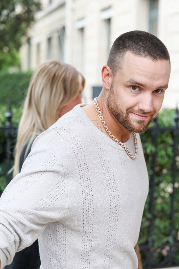 Liam Payne et sa compagne Kate Cassidy arrivent à l'hôtel La Réserve lors de la mode femme automne / hiver 2024-2025 lors de la Fashion Week de Paris (PFW), à Paris, France, le 2 mars 2024.