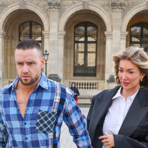 Exclusif - Liam Payne et sa compagne Kate Cassidy se baladent dans les rues parisiennes lors de la mode femme automne / hiver 2024-2025 lors de la Fashion Week de Paris (PFW), à Paris, France, le 1er mars 2024.