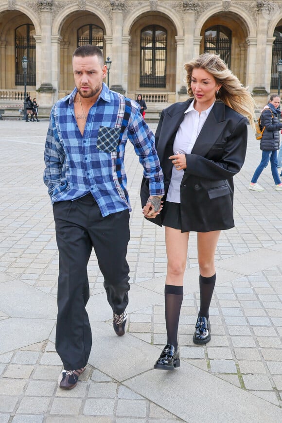 Exclusif - Liam Payne et sa compagne Kate Cassidy se baladent dans les rues parisiennes lors de la mode femme automne / hiver 2024-2025 lors de la Fashion Week de Paris (PFW), à Paris, France, le 1er mars 2024.