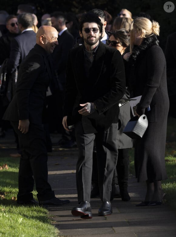 Zayn Malik - Funérailles de Liam Payne à l'église St Mary à Amersham, le 20 novembre 2024. L'ex-membre du groupe One Direction a chuté du troisième étage, le 16 octobre 2024, depuis le balcon de sa chambre d'hôtel à Buenos Aires (Argentine). Celle-ci a été retrouvé saccagée. 