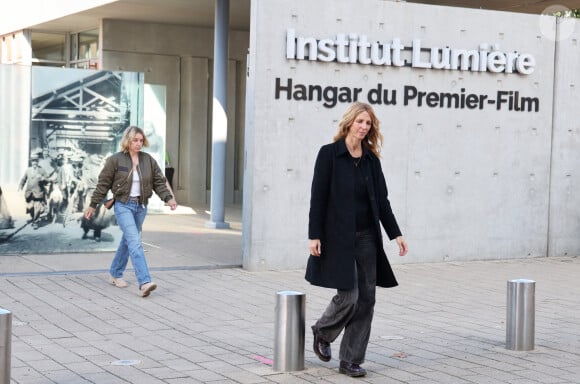 Ludivine Sagnier, Sandrine Kiberlain - I.Huppert a dirigé le tournage de la reproduction du film documentaire muet de 1895 par le regretté cinéaste français Louis Lumière " La Sortie de l'usine Lumière à Lyon " dans le cadre de la 16ème édition du Festival Lumière de Lyon, France, le 19 octobre 2024. © Dominique Jacovides/Bestimage 